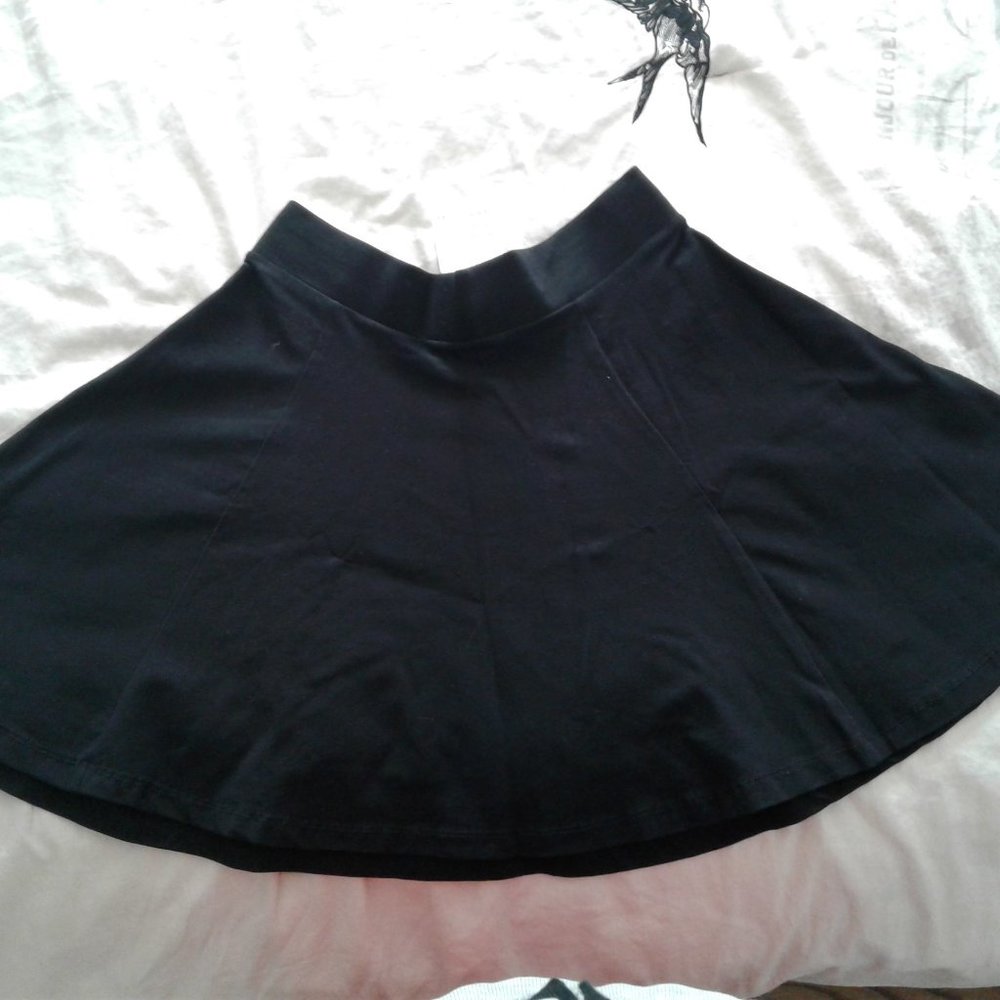 H&M Divided black circle mini skirt, size S